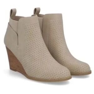 DV by Dolce Vita Gerdy Wedge Booties – Taupe Vegan Leather, Size 9.5